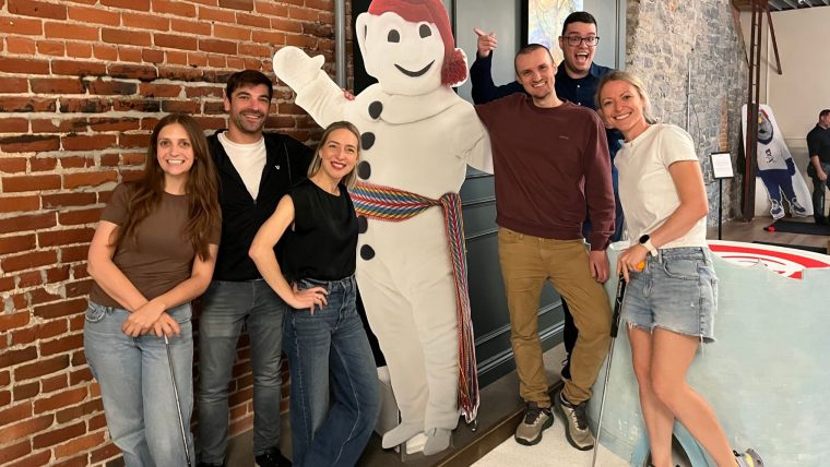 Activité d'équipe Nexam au mini putt